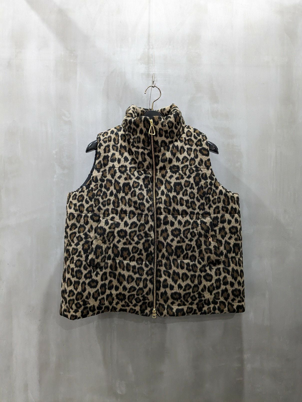 ピロッピ 新品未使用！Margaux vintageヒョウ柄 ダウンベスト ピロッピ様専用 新品未使用！Margaux vintageヒョウ柄 ダウンベスト