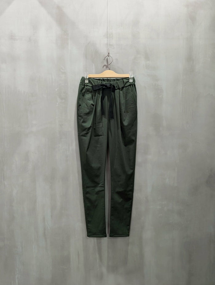 trois(トロワ)|ハイテンションストレッチリボンテーパードパンツ|T241-87010 / T246-87010