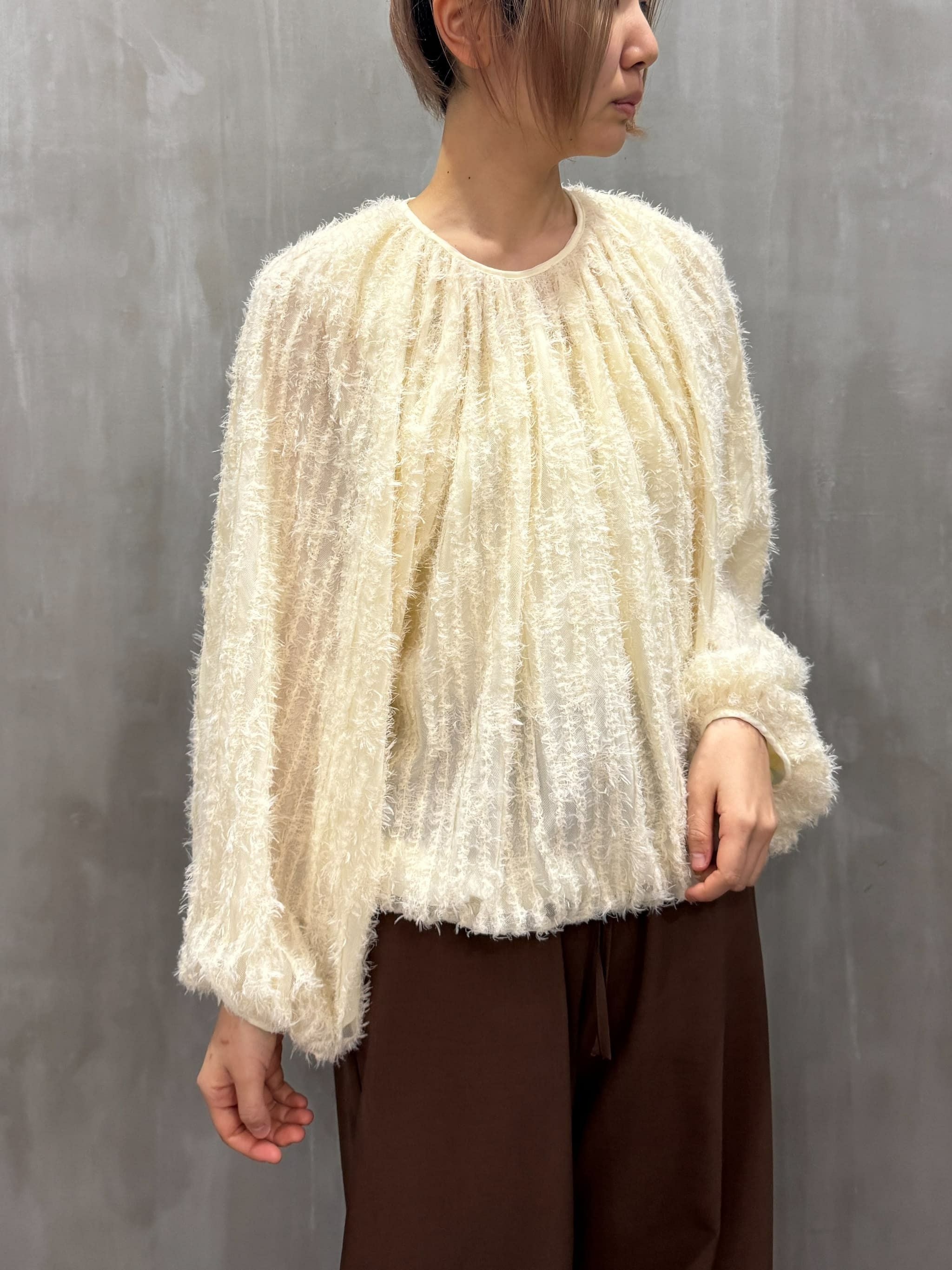 CHIGNON（シニヨン）｜フェザーチュールギャザーブラウス｜1646-486KK