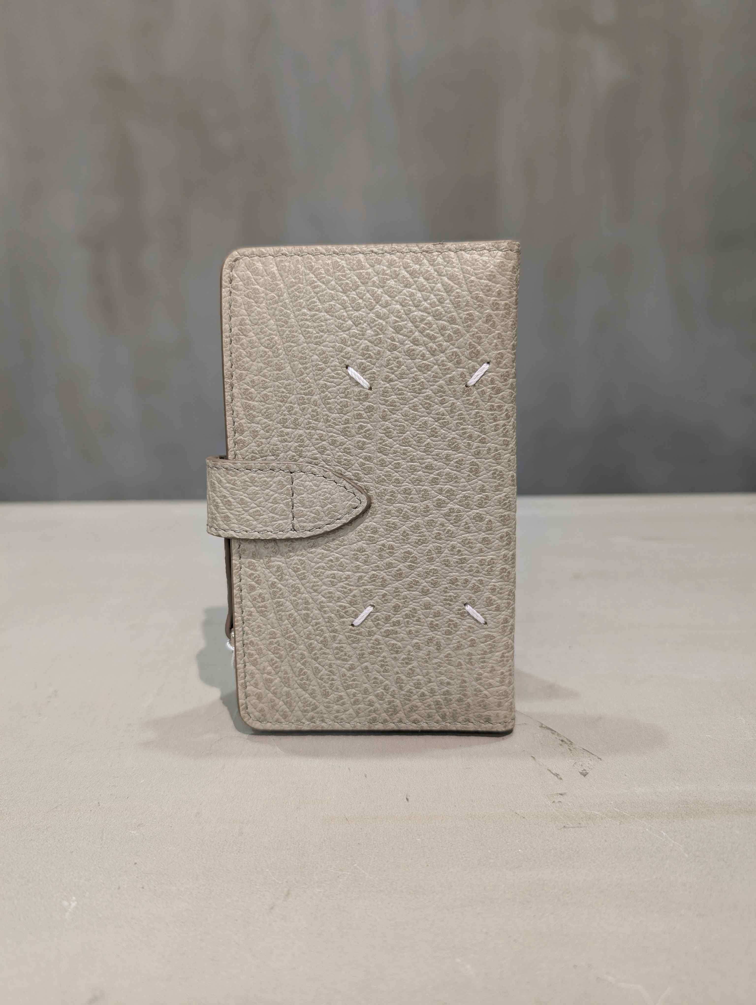 Maison Margiela（メゾンマルジェラ）｜4-Stitch Zip-Around Wallet