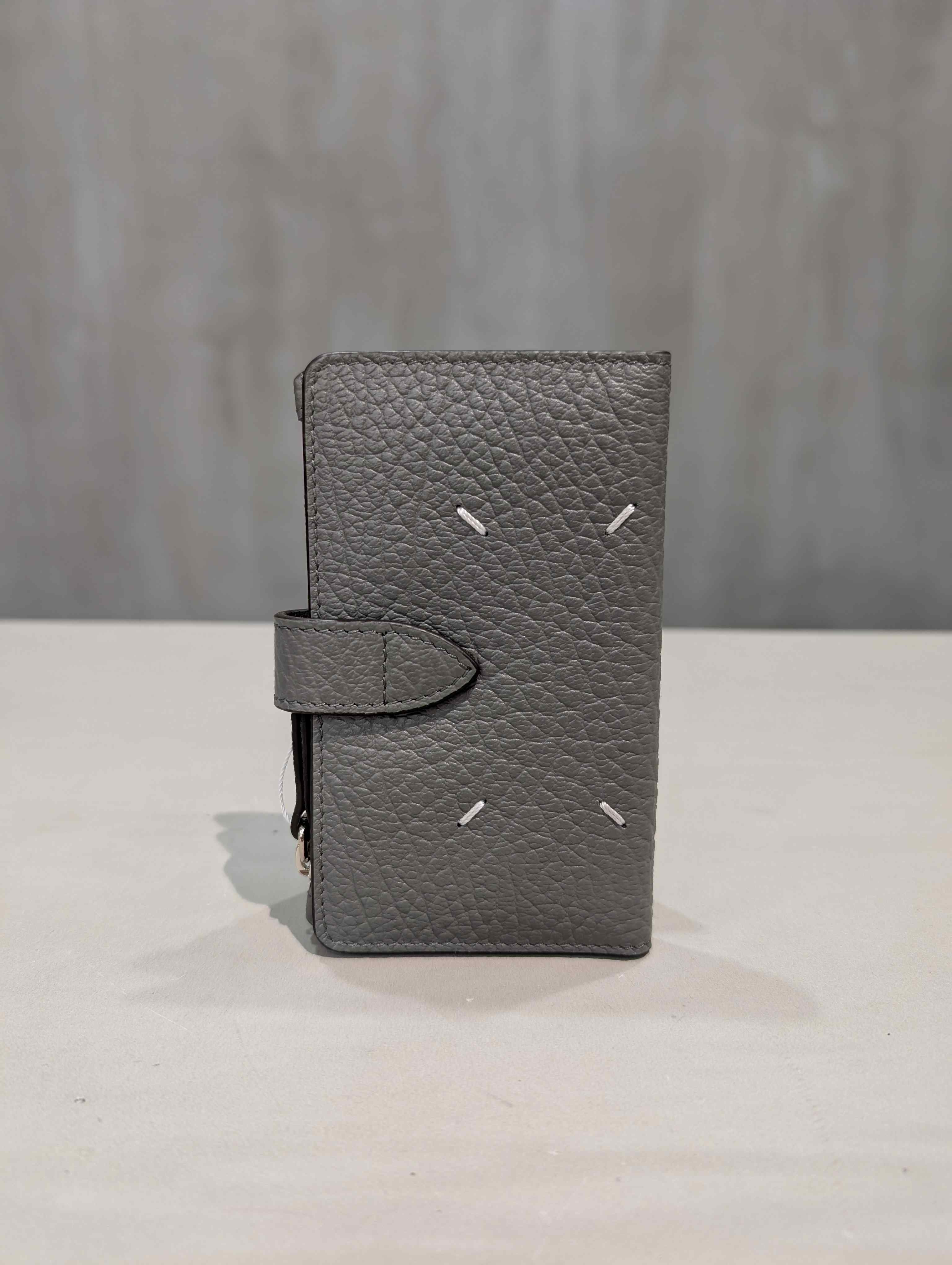 Maison Margiela（メゾンマルジェラ）｜4stitch zip wallet