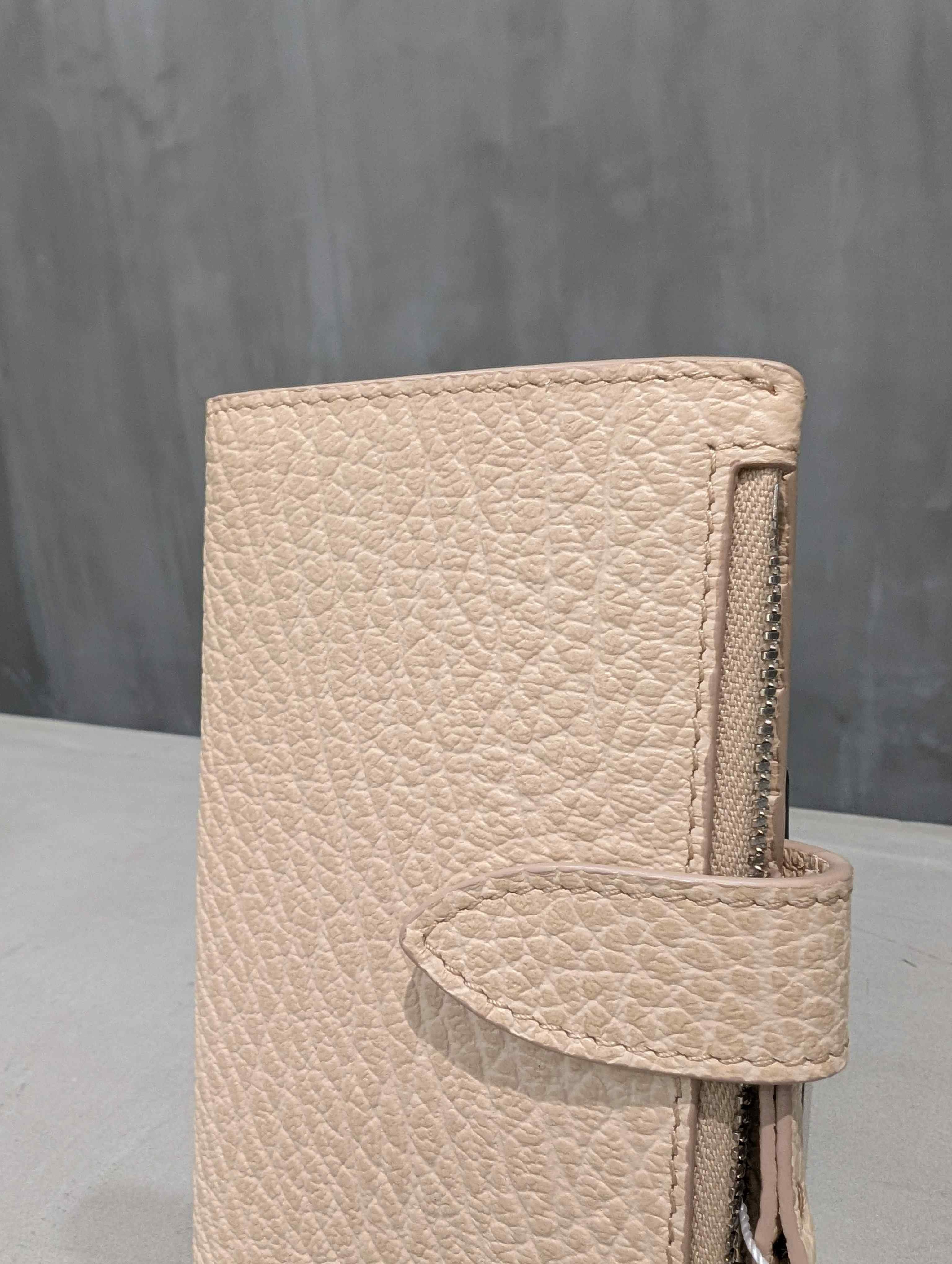 Maison Margiela（メゾンマルジェラ）｜4stitch zip wallet