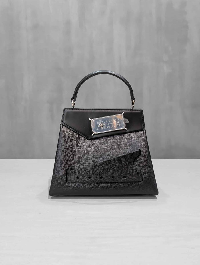 Maison Margiela(メゾンマルジェラ)|Black Leather Small Snatched Hand Bag|S56WG0168P4745