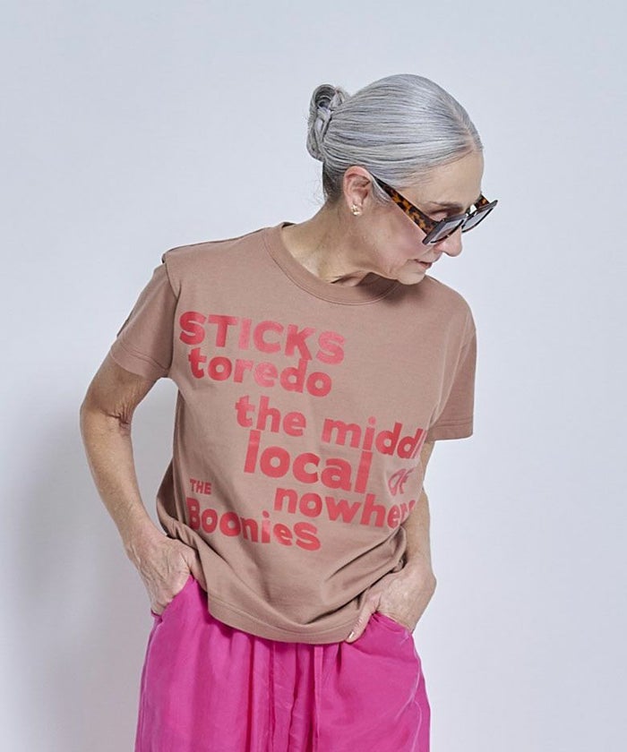 【5月入荷予定】THOMAS MAGPIE(トーマスマグパイ)|mini Tシャツ「sticks tored the middle local of nowhere the boonies」|2262866