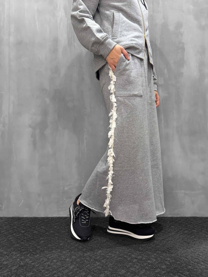 trois(トロワ)|シフォンフリンジレース×裏毛 サイド切替ロングスカート|T261-86003