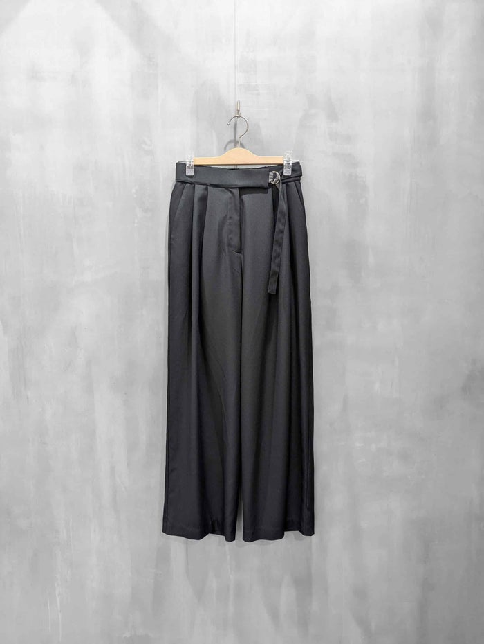 Mylanka(ミランカ)|ツータックワイドテーパードパンツ|M31105