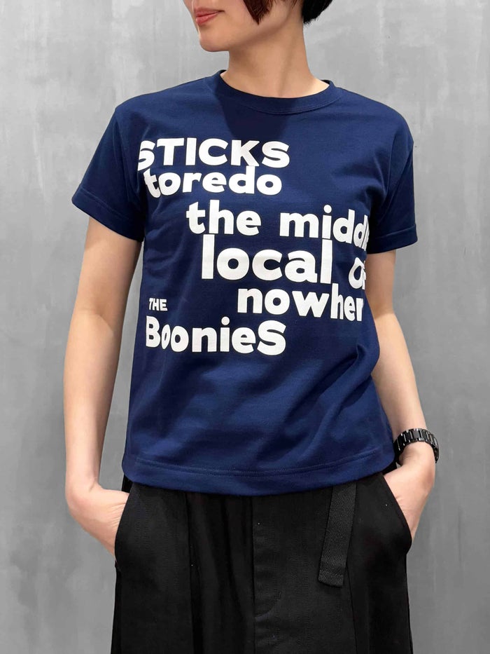 THOMAS MAGPIE(トーマスマグパイ)|mini Tシャツ「sticks tored the middle local of nowhere the boonies」|2262866