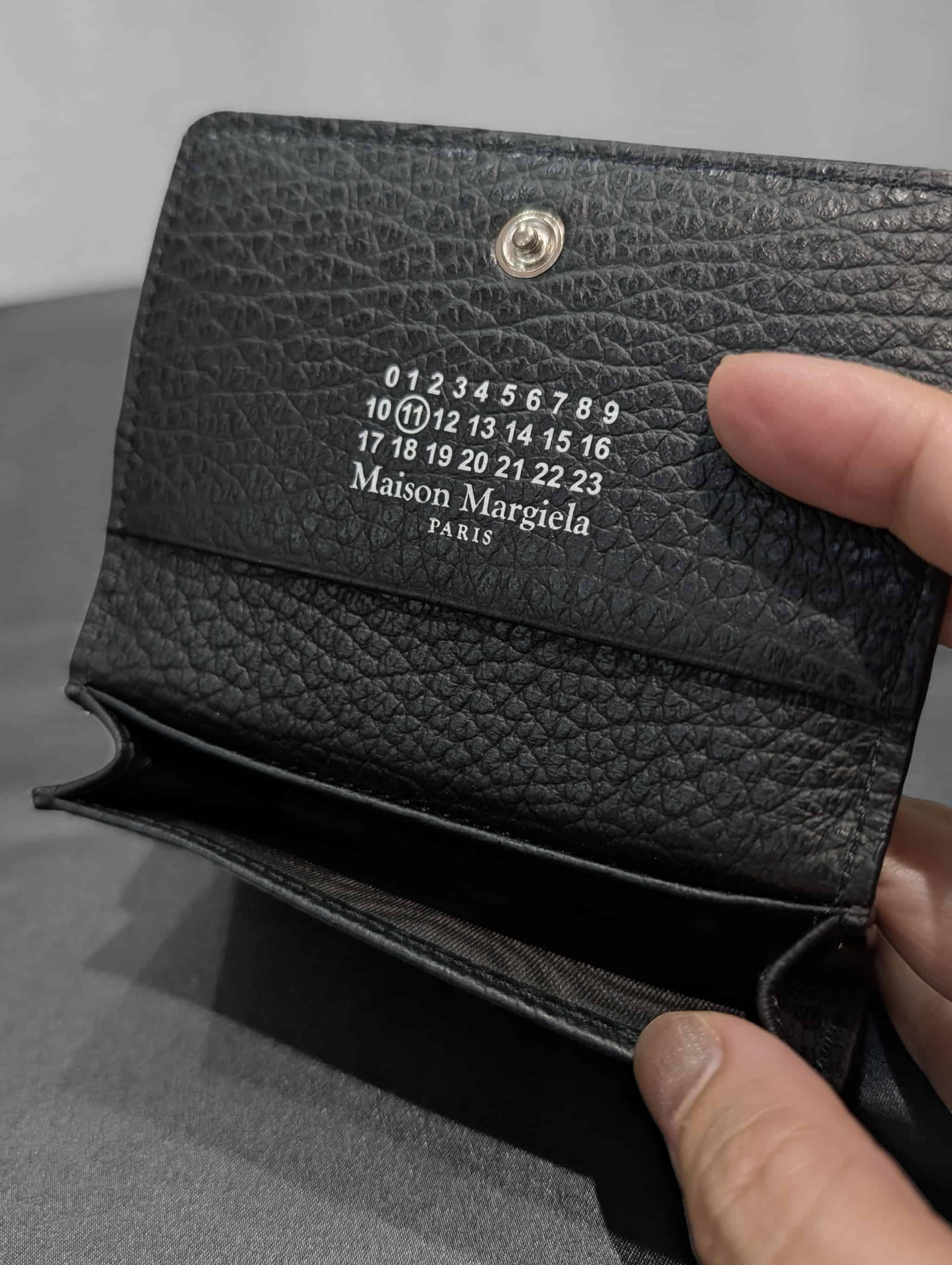 675✨美品✨メゾンマルジェラ 三つ折り財布 エンベロープ 4ステッチ ブラック マルジェラ 財布 エンベロープ ブラック 黒 ENVELOPウォレット Maison