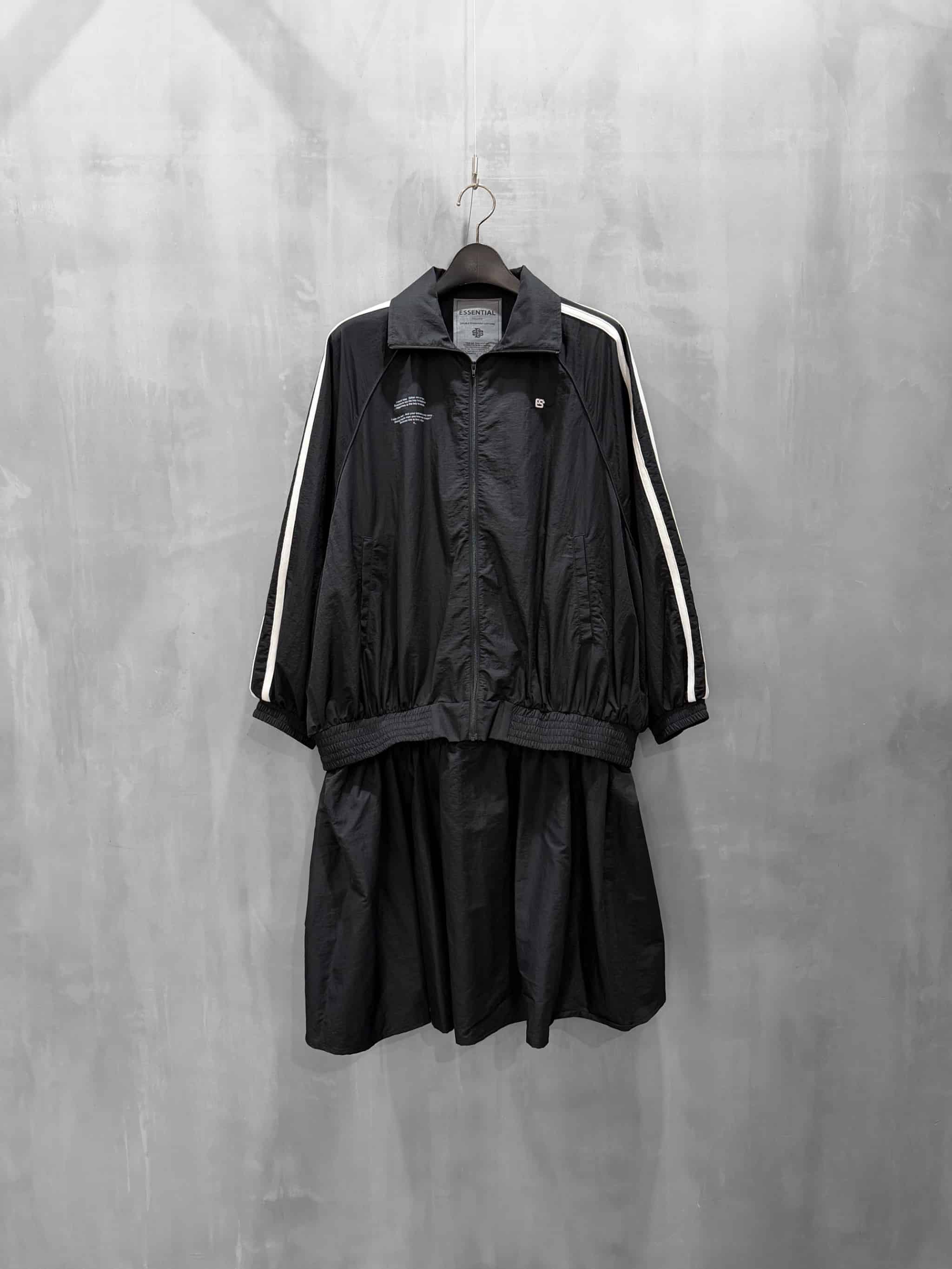 100サイズ 約XXL  トラックジャケット ワンピース ブラック ESSENTIAL（エッセンシャル）｜トラックジャケットワンピース｜2501