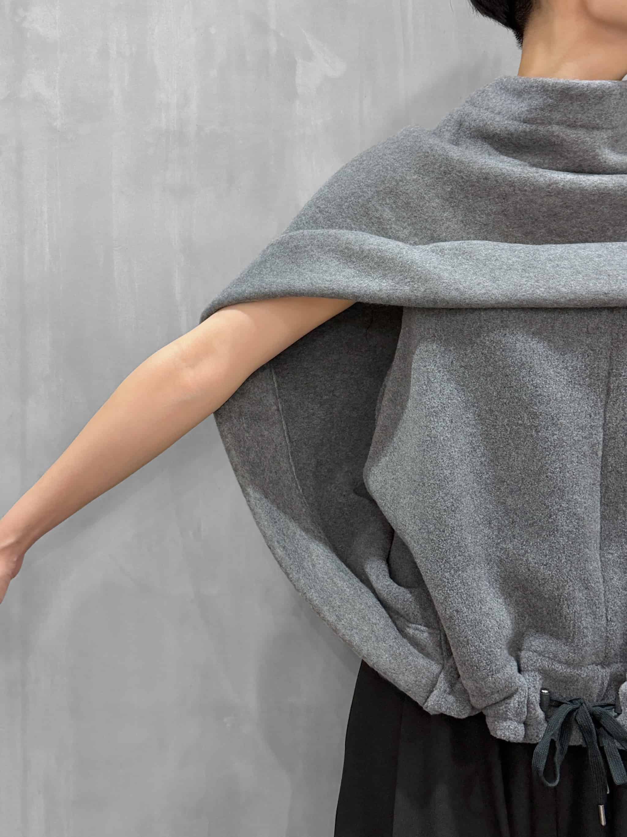 divka（ディウカ）｜FURPILE Double-Sided Boa Fleece Draped cape top